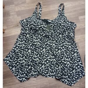 NWT, Avenue Tankini Top. Black & white animal print .Size 26